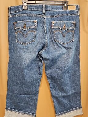 Levi's Medium Blue Relaxed Fit Women's Jeans Capri
